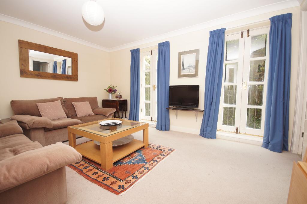 2 Bedroom Flat To Let in Jarvis Lane, Steyning, West Sussex, BN44 3EZ