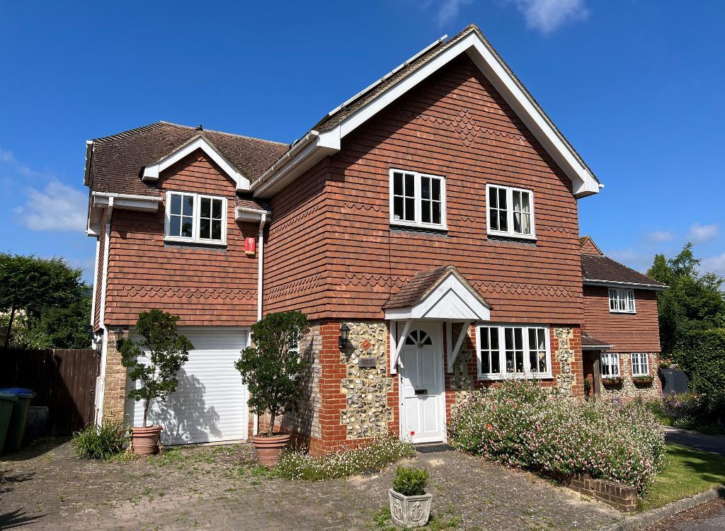 Twittenside, Penfold Way, Steyning, West Sussex, BN44 3TW