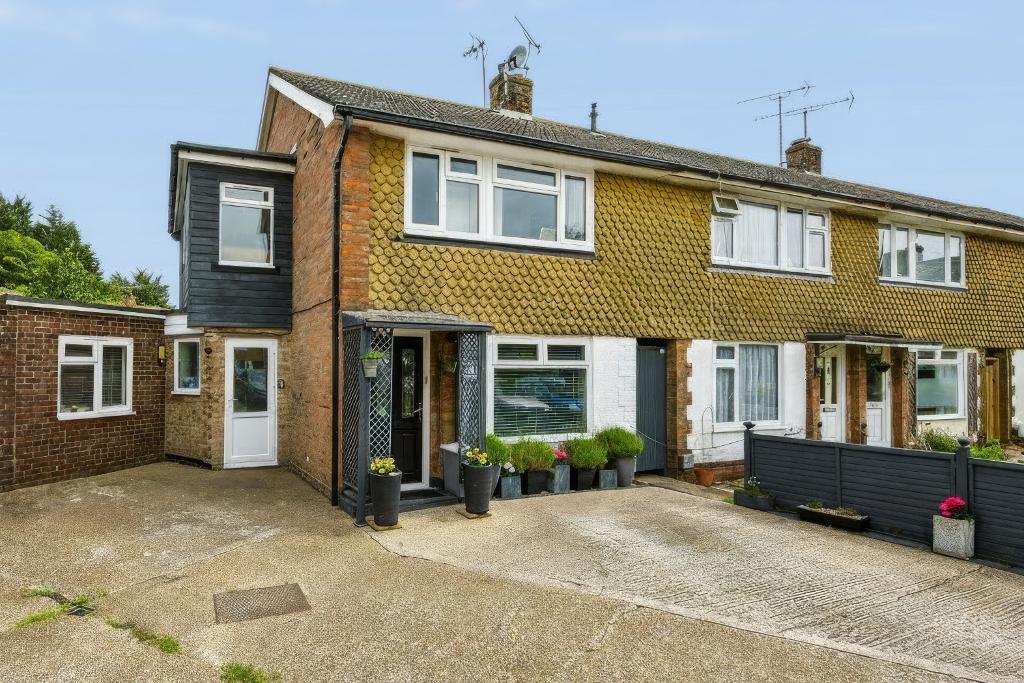 Priors Close, Upper Beeding, West Sussex, BN44 3HT